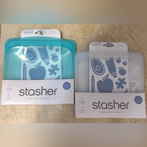 Stasher™ 1/2 Gallon Stand Up, 2 Cup Bowl, 2 Sandwich & 2 Snacks - Picture 6 of 8